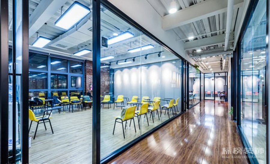 在深圳办公室装修中隔断分为几种呢，分别有什么特点呢？